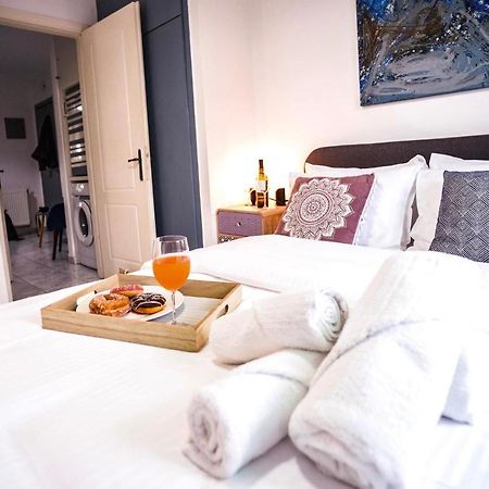 סרס Lux Apartment Downtown מראה חיצוני תמונה