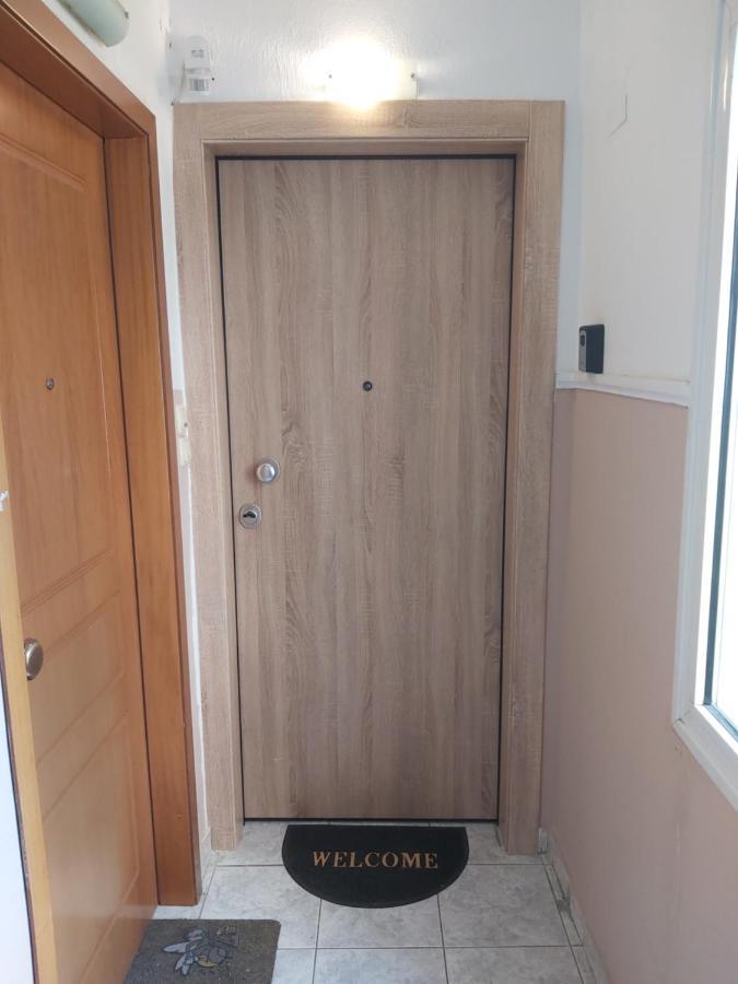 סרס Lux Apartment Downtown מראה חיצוני תמונה